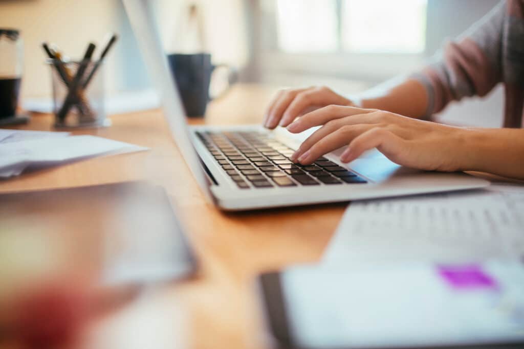 person applies to physical therapy school online